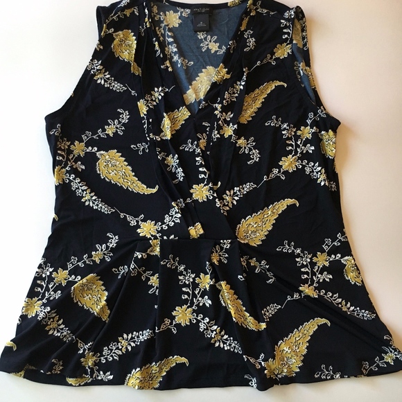 Ann Taylor Factory Tops - ANN TAYLOR 🌹FACTORY Floral top Size M
